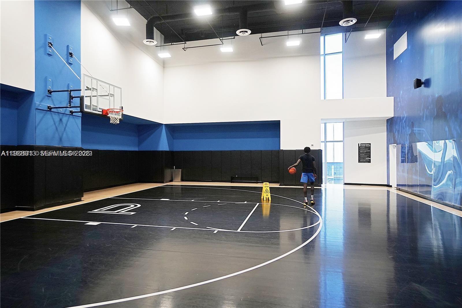 PARAMOUNT MIAMI WORLDCENT - Residential Lease