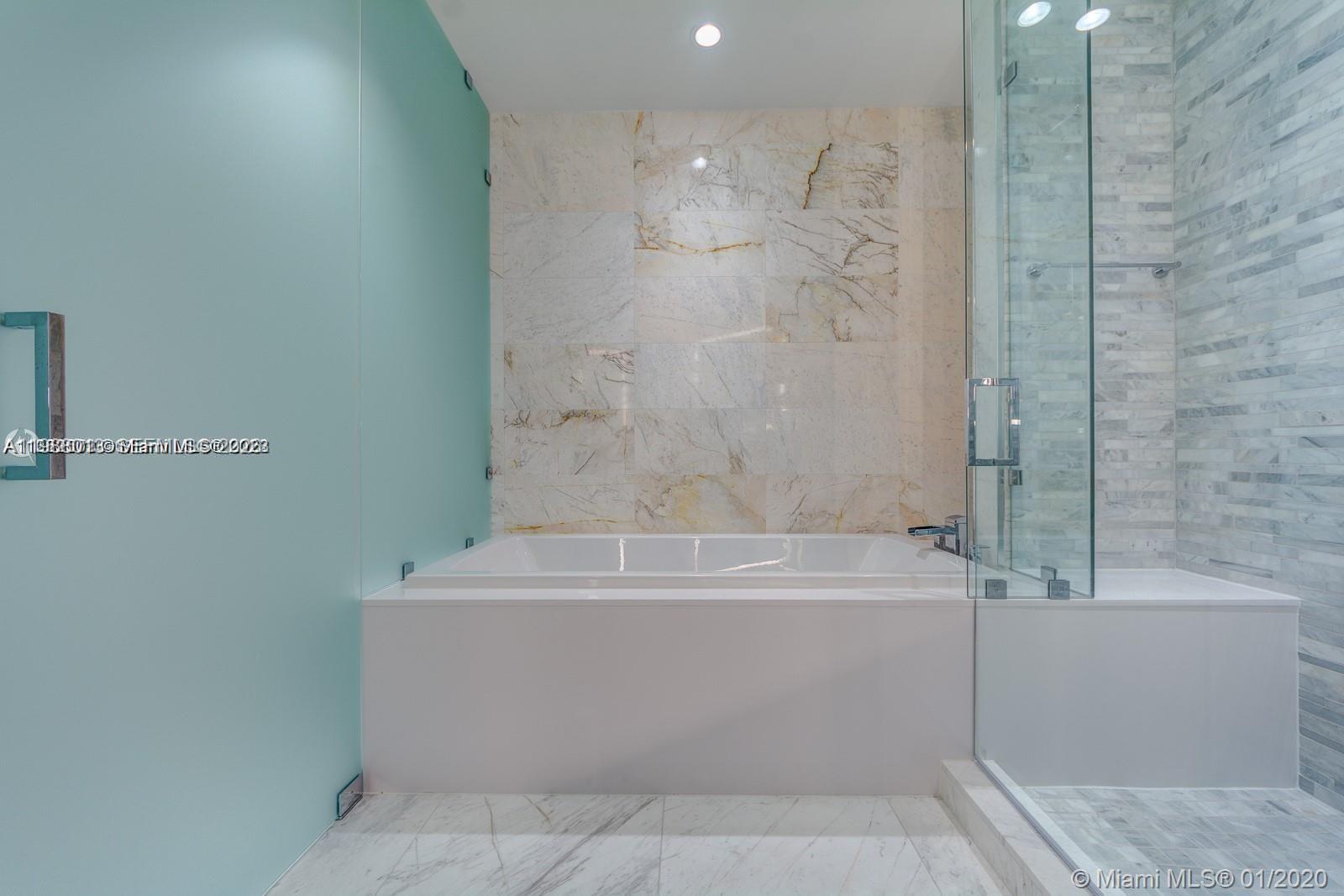 PARAMOUNT MIAMI WORLDCENT - Residential Lease