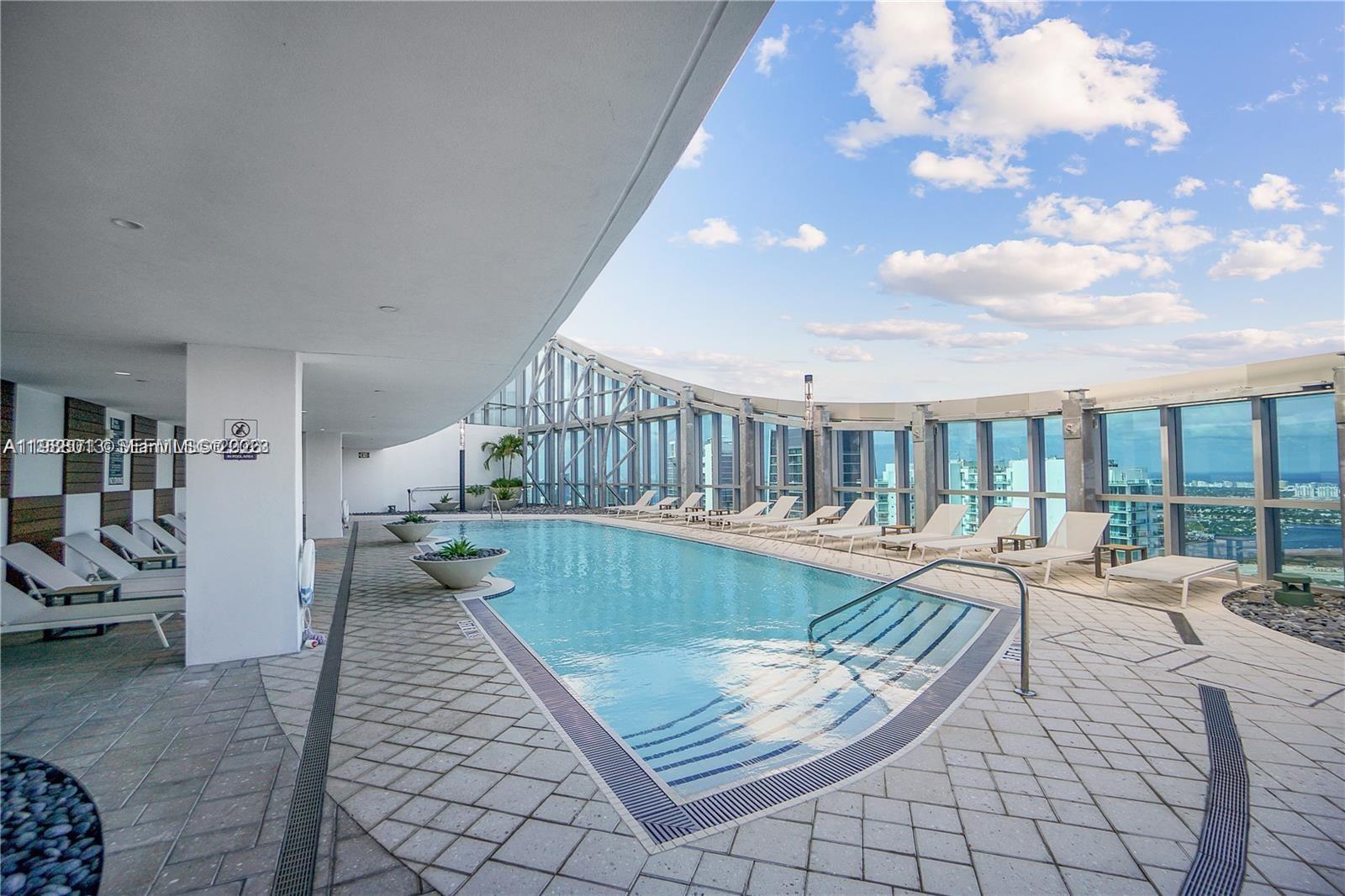 PARAMOUNT MIAMI WORLDCENT - Residential Lease