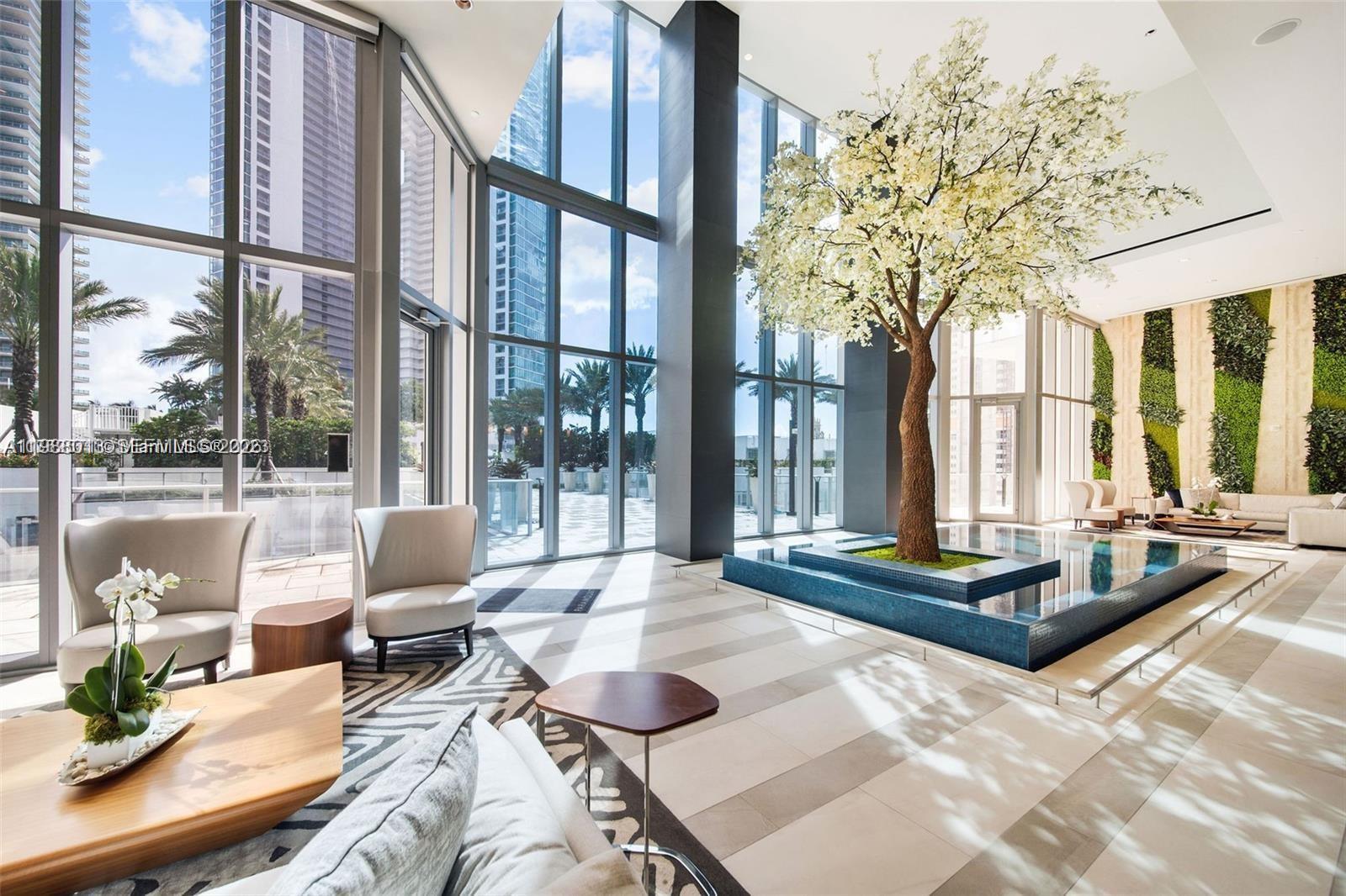 PARAMOUNT MIAMI WORLDCENT - Residential Lease