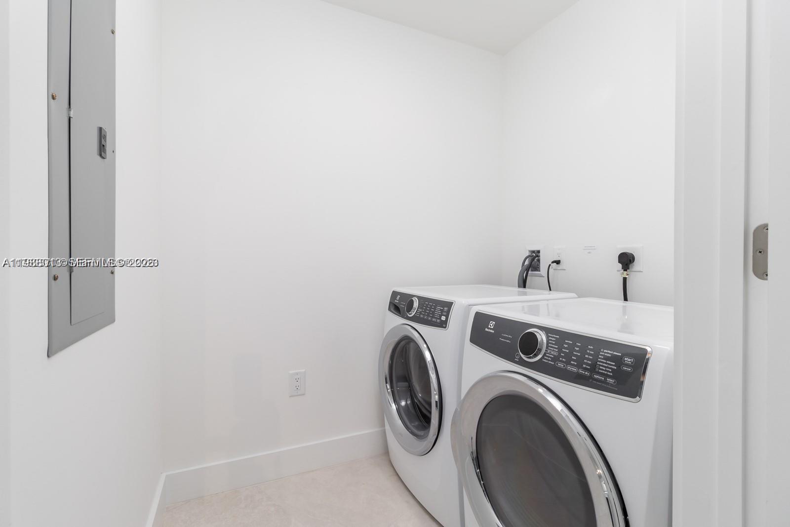 PARAMOUNT MIAMI WORLDCENT - Residential Lease