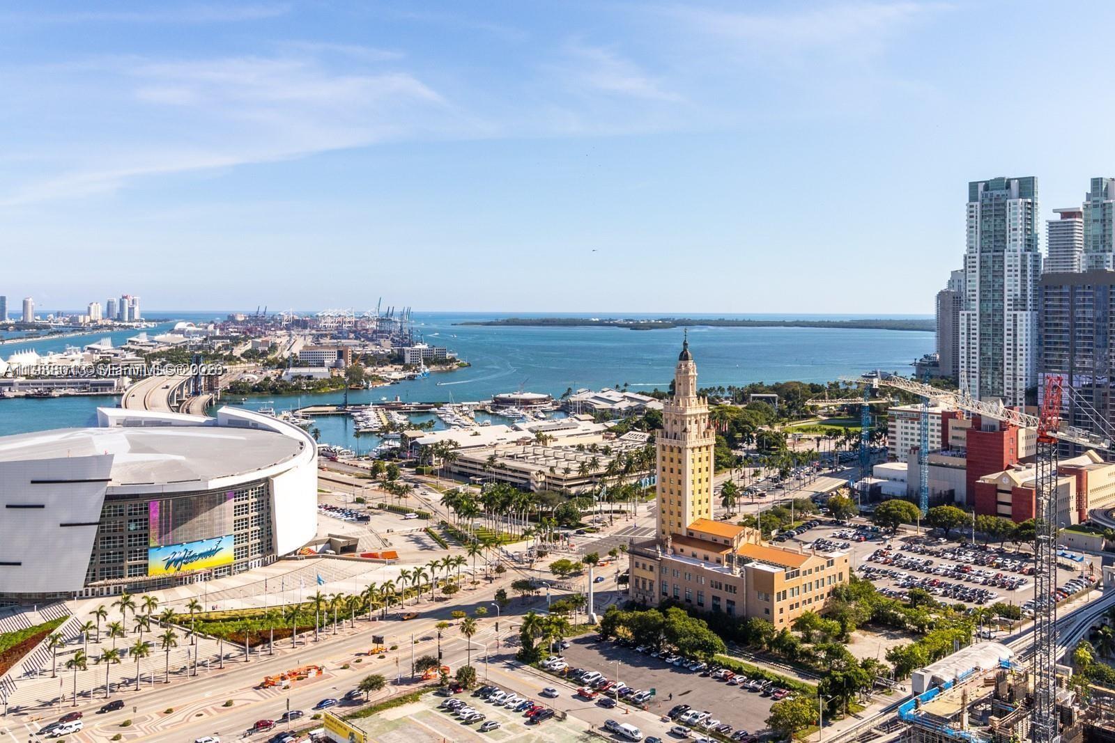 PARAMOUNT MIAMI WORLDCENT - Residential Lease