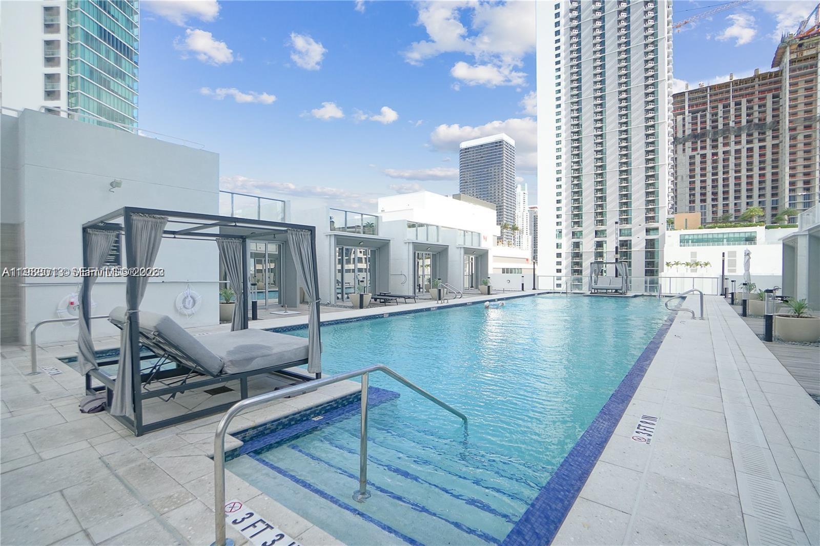 PARAMOUNT MIAMI WORLDCENT - Residential Lease