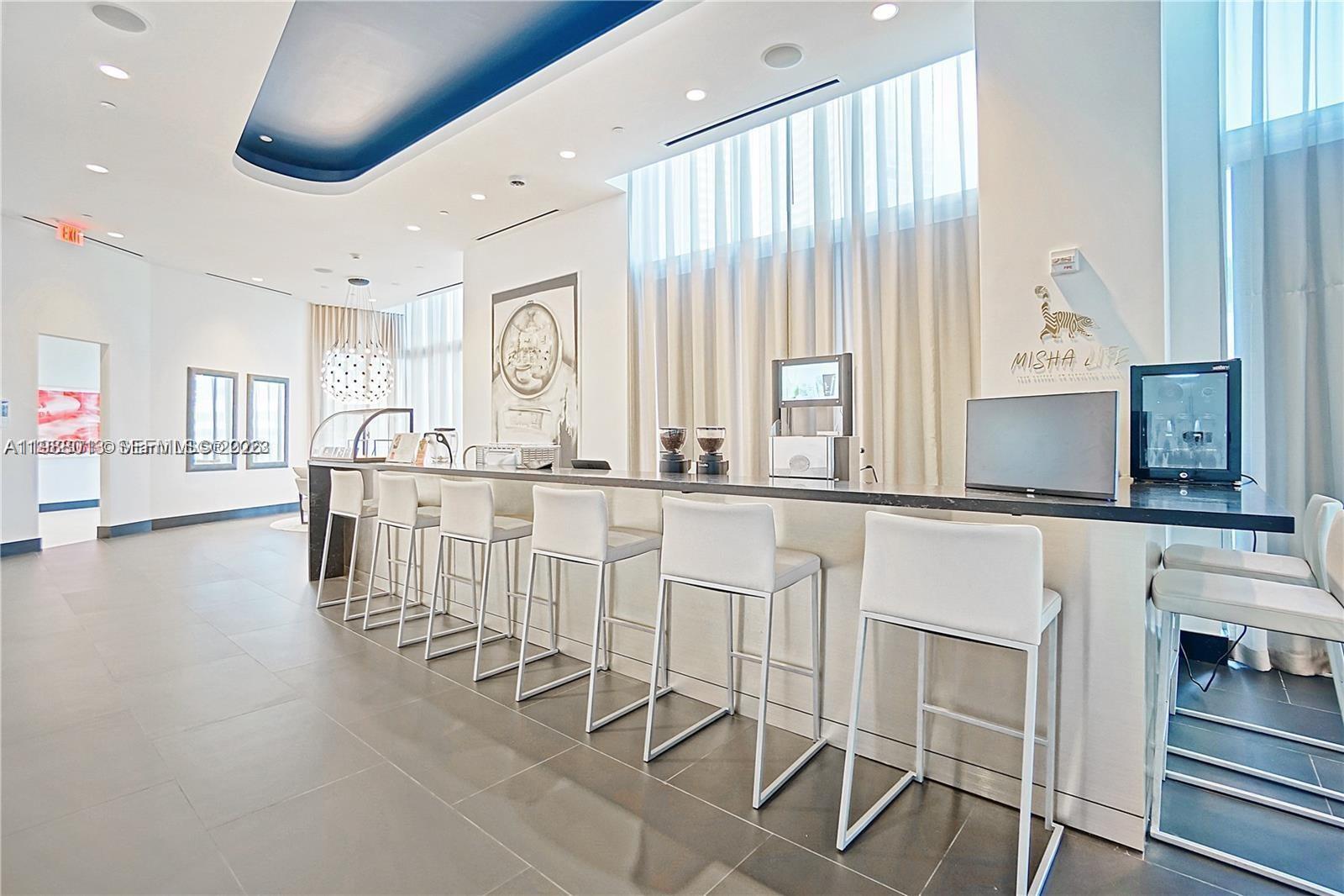 PARAMOUNT MIAMI WORLDCENT - Residential Lease