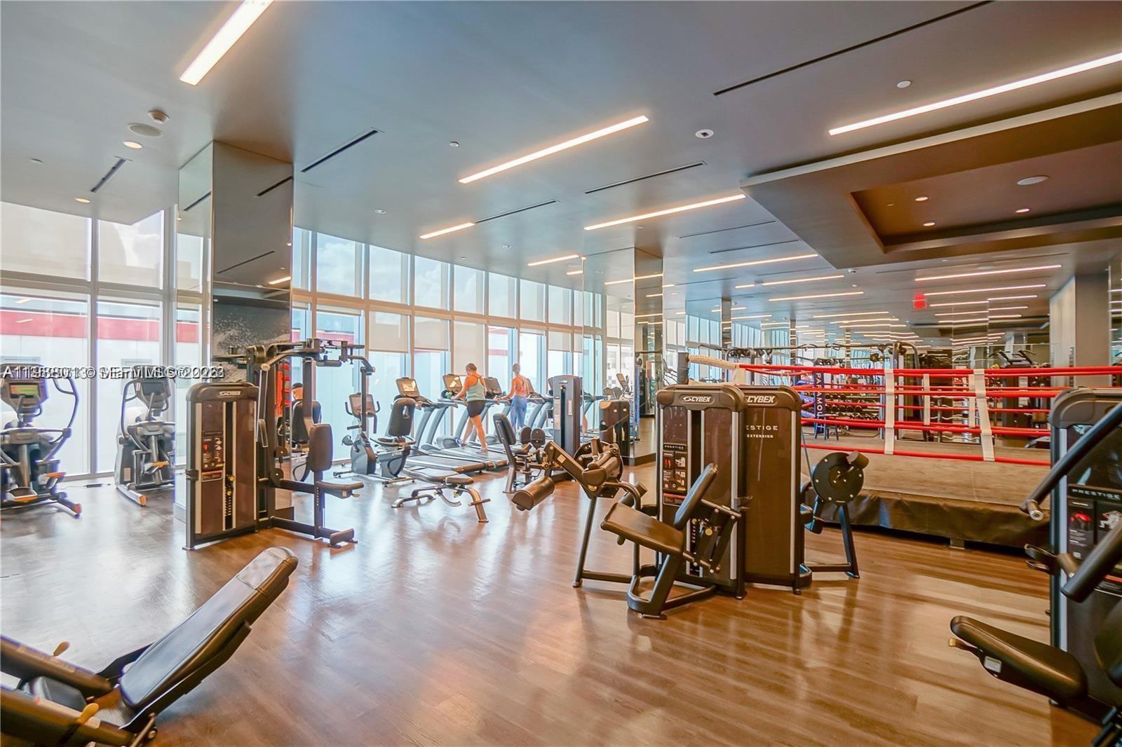 PARAMOUNT MIAMI WORLDCENT - Residential Lease