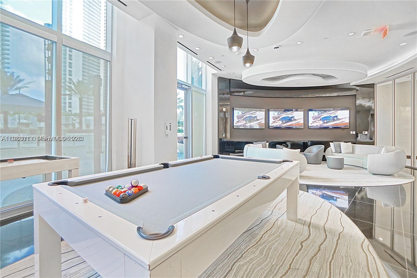 PARAMOUNT MIAMI WORLDCENT - Residential Lease