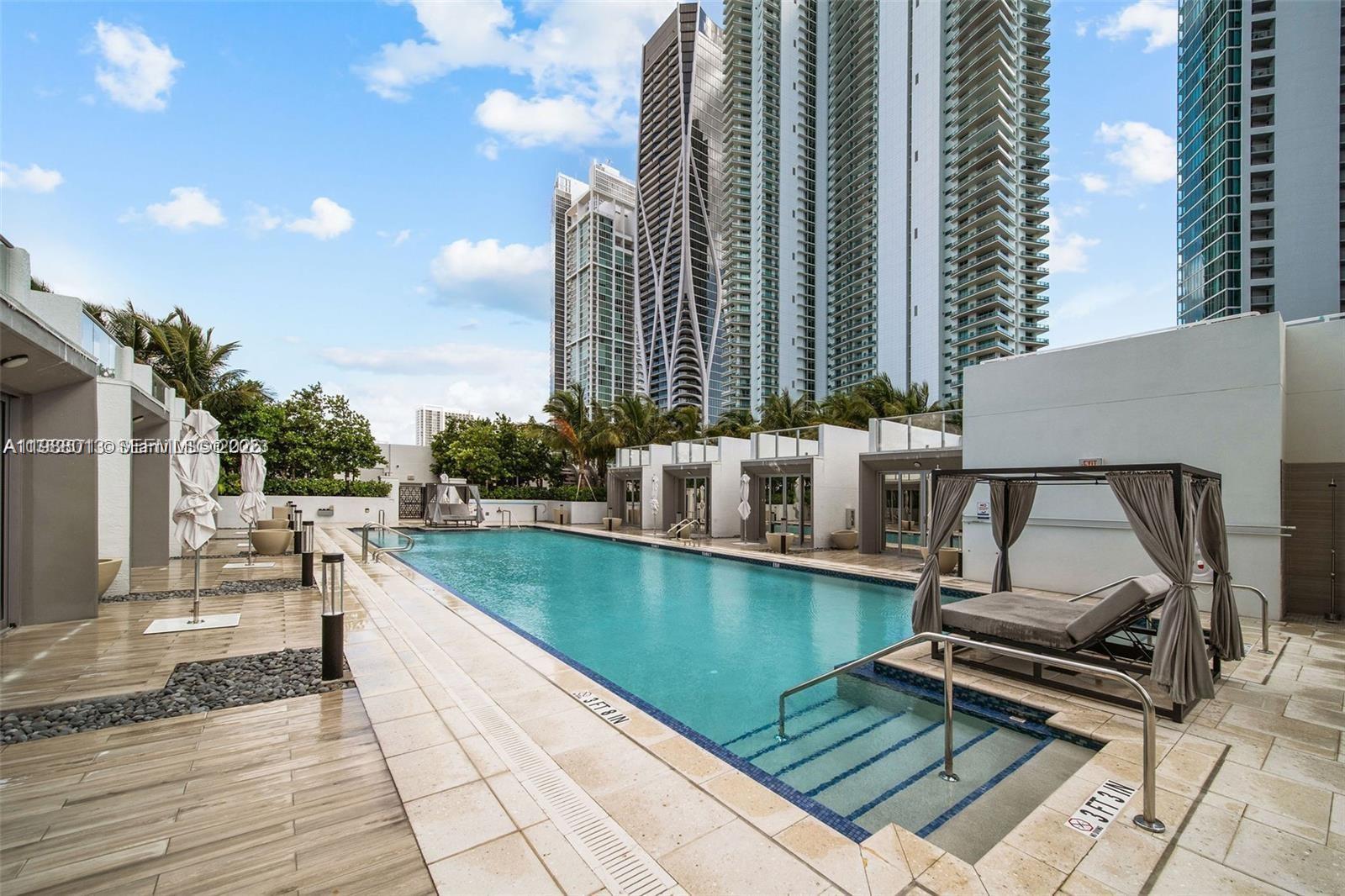 PARAMOUNT MIAMI WORLDCENT - Residential Lease