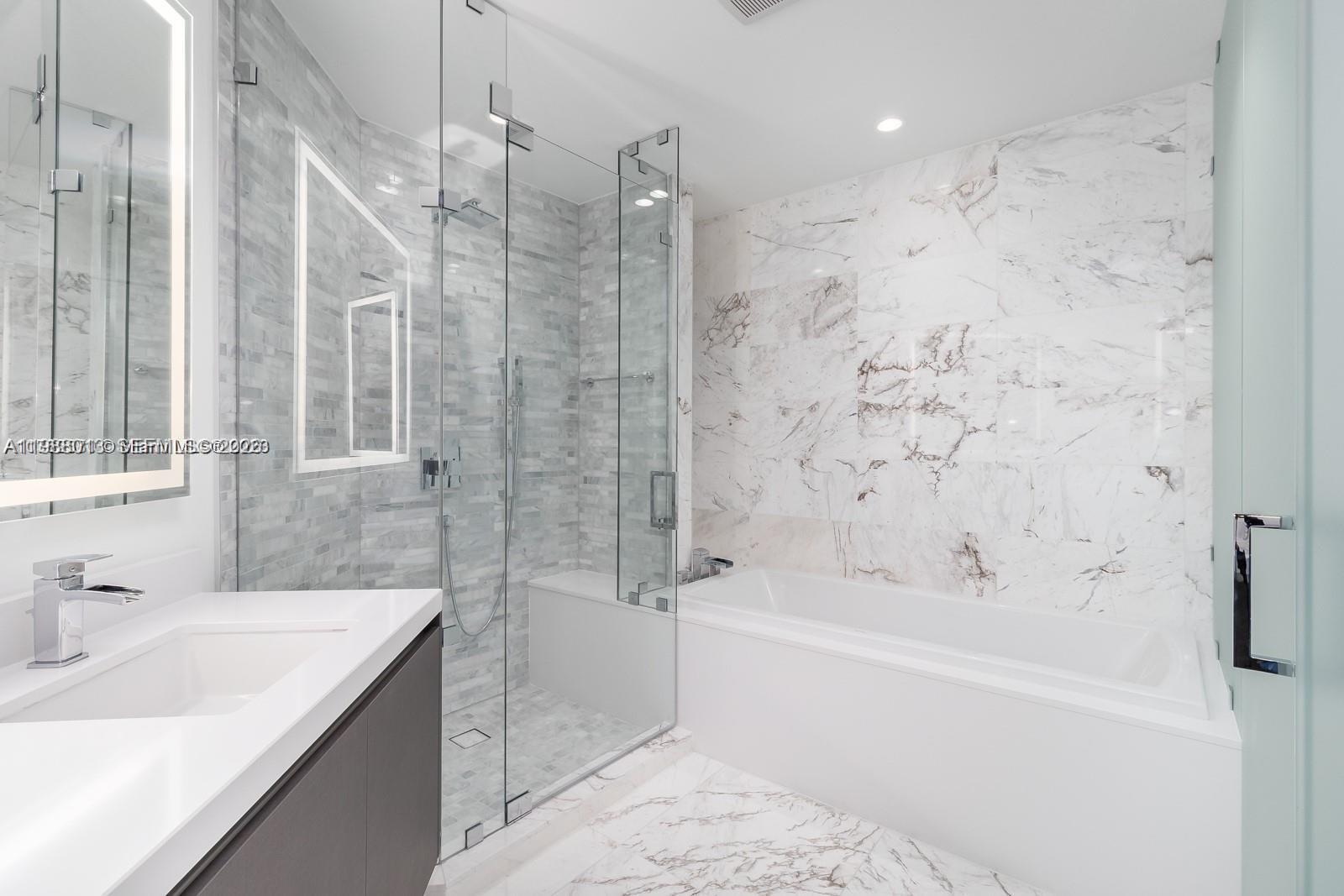 PARAMOUNT MIAMI WORLDCENT - Residential Lease