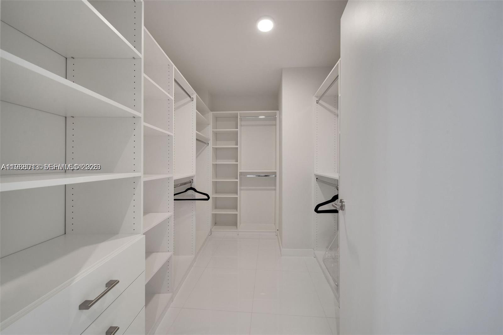 PARAMOUNT MIAMI WORLDCENT - Residential Lease