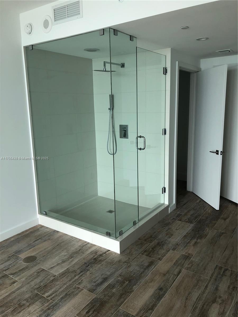 PARAISO BAY CONDO - Residential