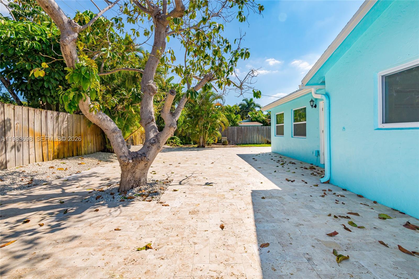 TROPIC PALMS 1 - Residential