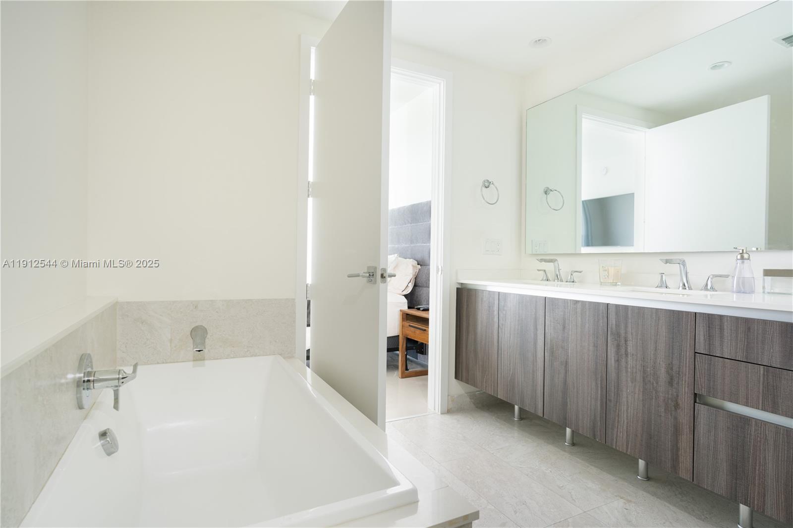 ARIA ON THE BAY CONDO - Residential