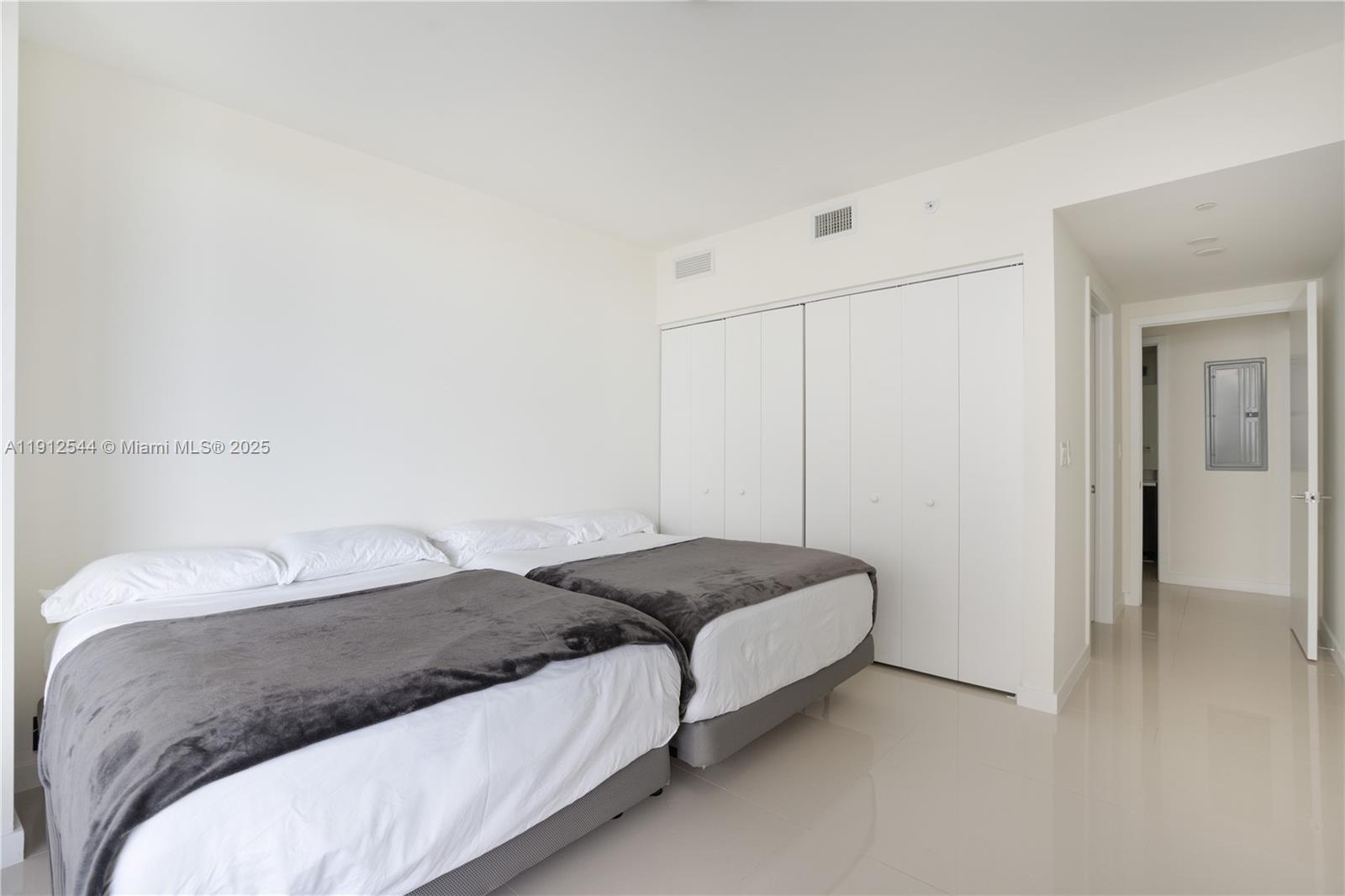 ARIA ON THE BAY CONDO - Residential