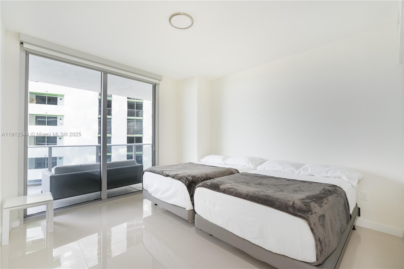 ARIA ON THE BAY CONDO - Residential