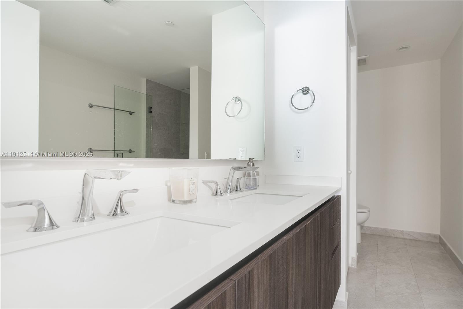 ARIA ON THE BAY CONDO - Residential