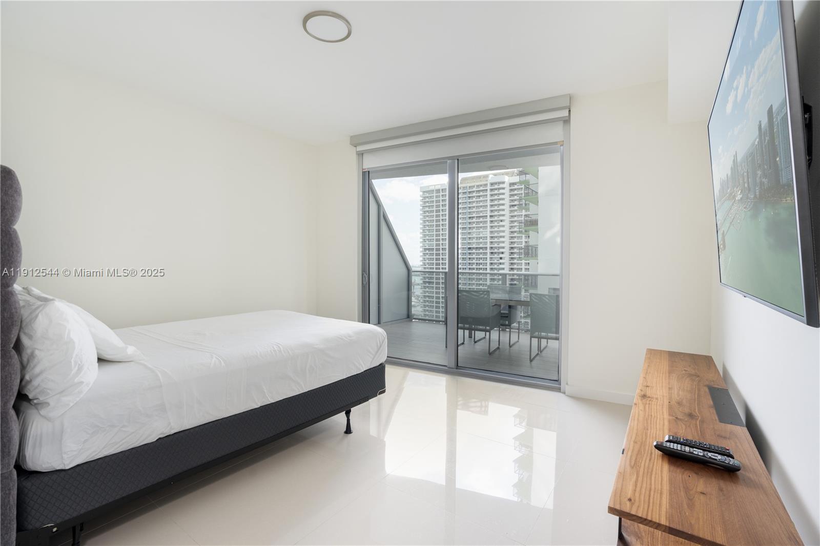 ARIA ON THE BAY CONDO - Residential