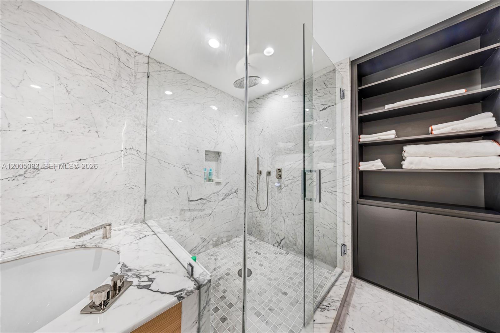 ONDA RESIDENCES - Residential