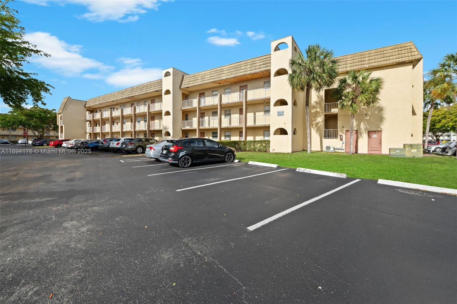 Rental Property at 8285 Sunrise Lakes Blvd 112, Sunrise, Miami-Dade County, Florida - Bedrooms: 2 
Bathrooms: 2  - $1,650 MO.