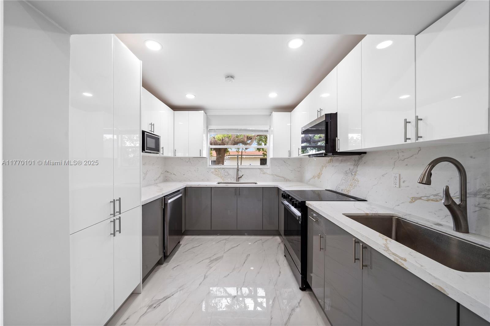 HIGHLAND MANOR SEC 3 - Residential