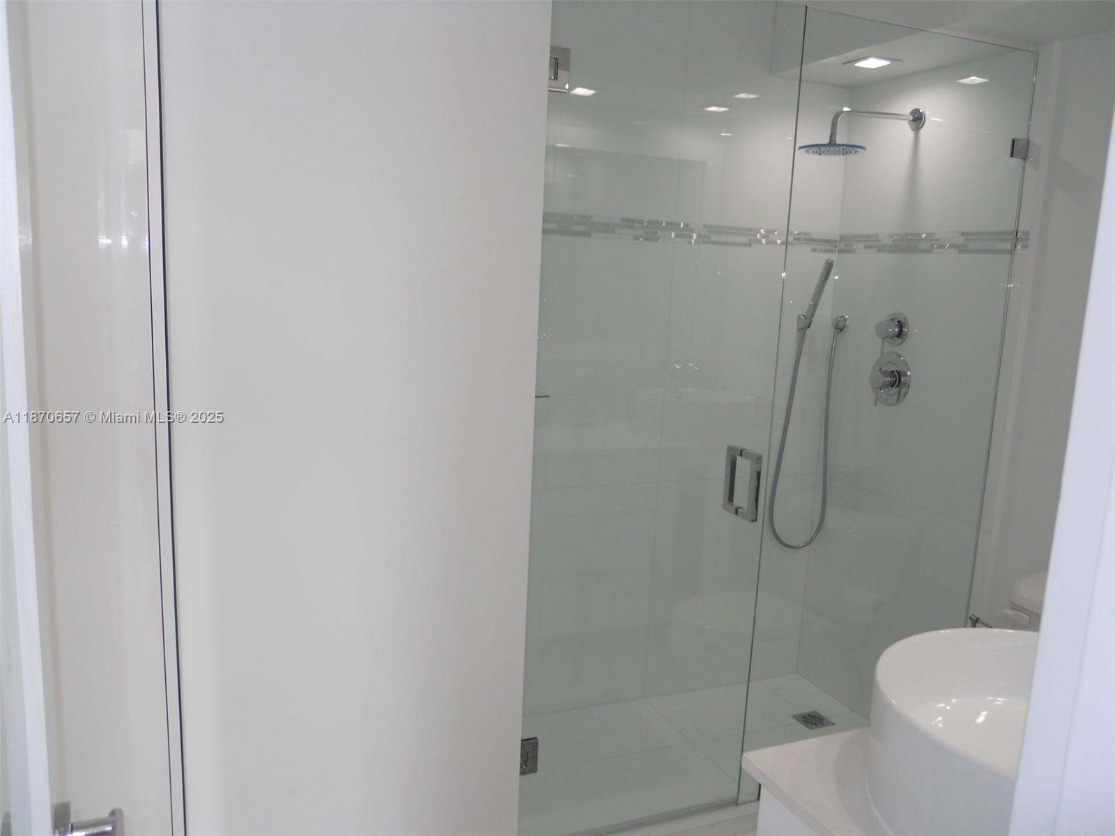 MIRADOR 1000 CONDO - Residential