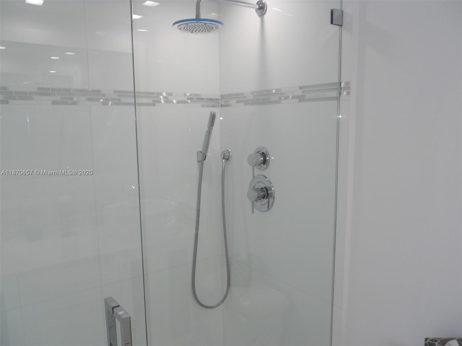 MIRADOR 1000 CONDO - Residential