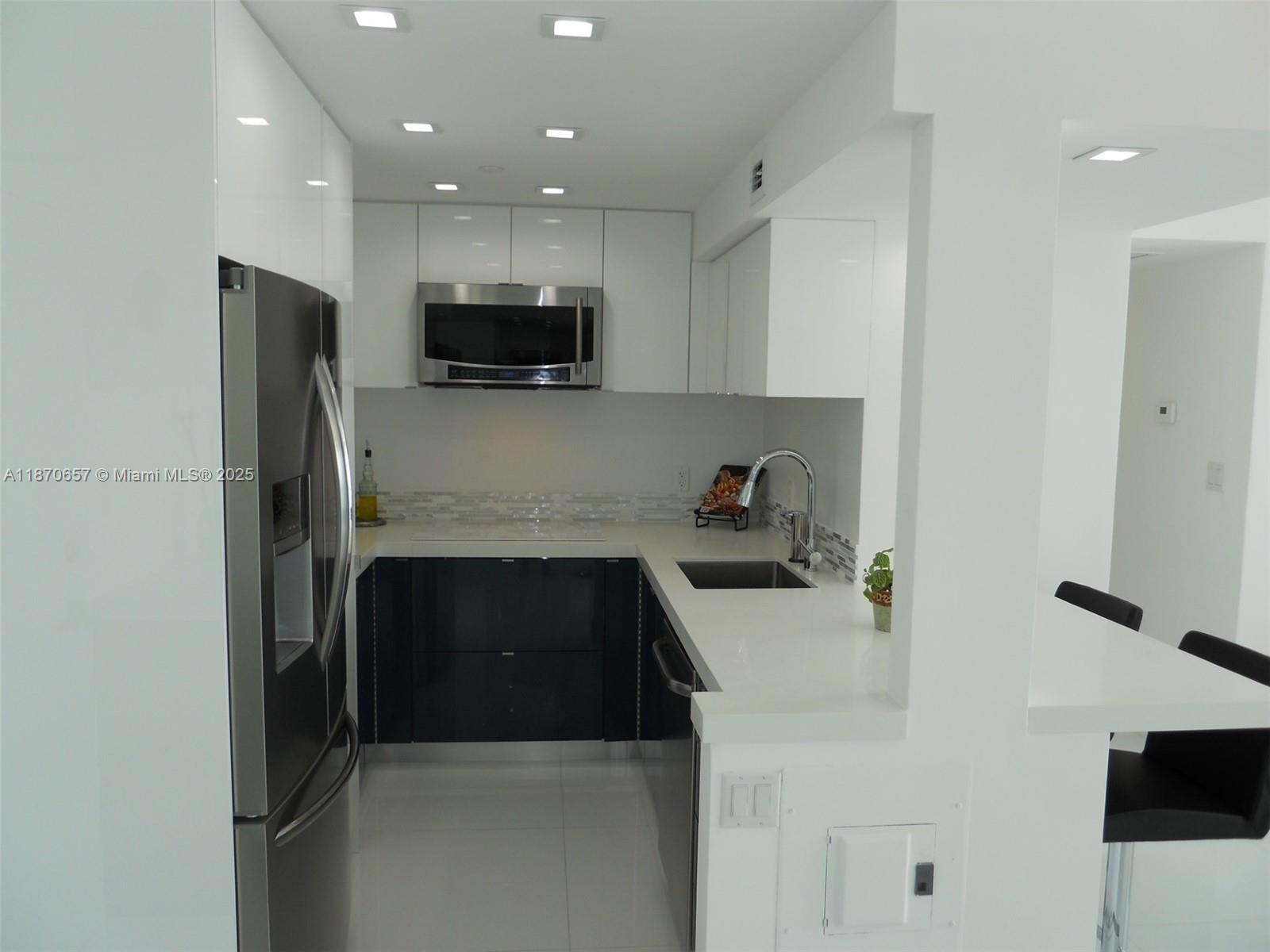 MIRADOR 1000 CONDO - Residential