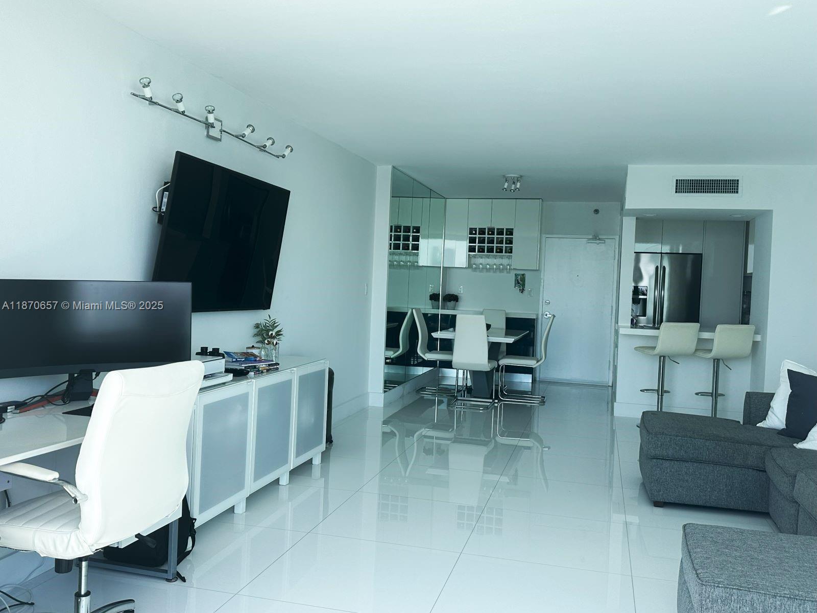 MIRADOR 1000 CONDO - Residential