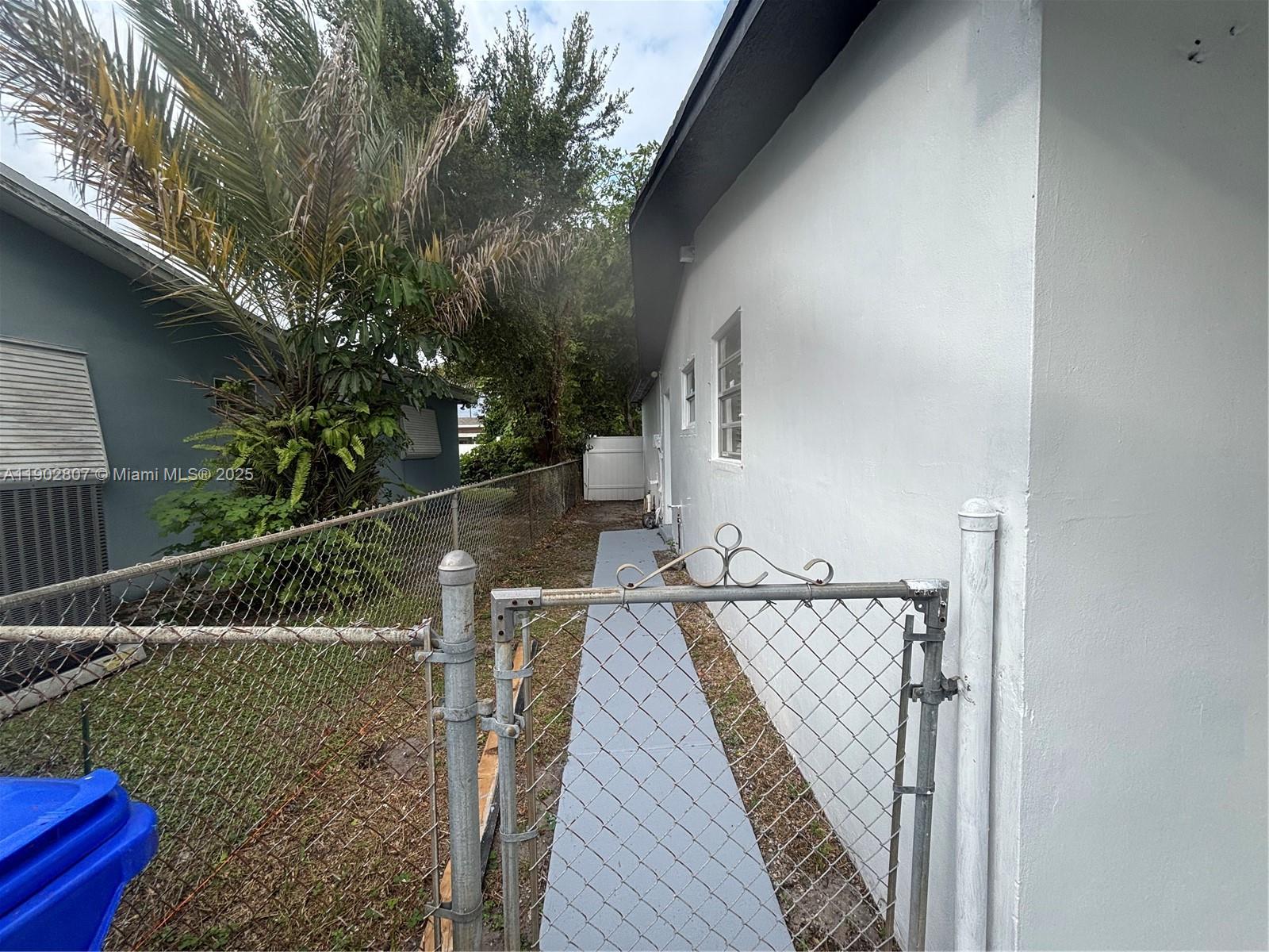 BOULEVARD HEIGHTS SEC TEN - Residential Lease