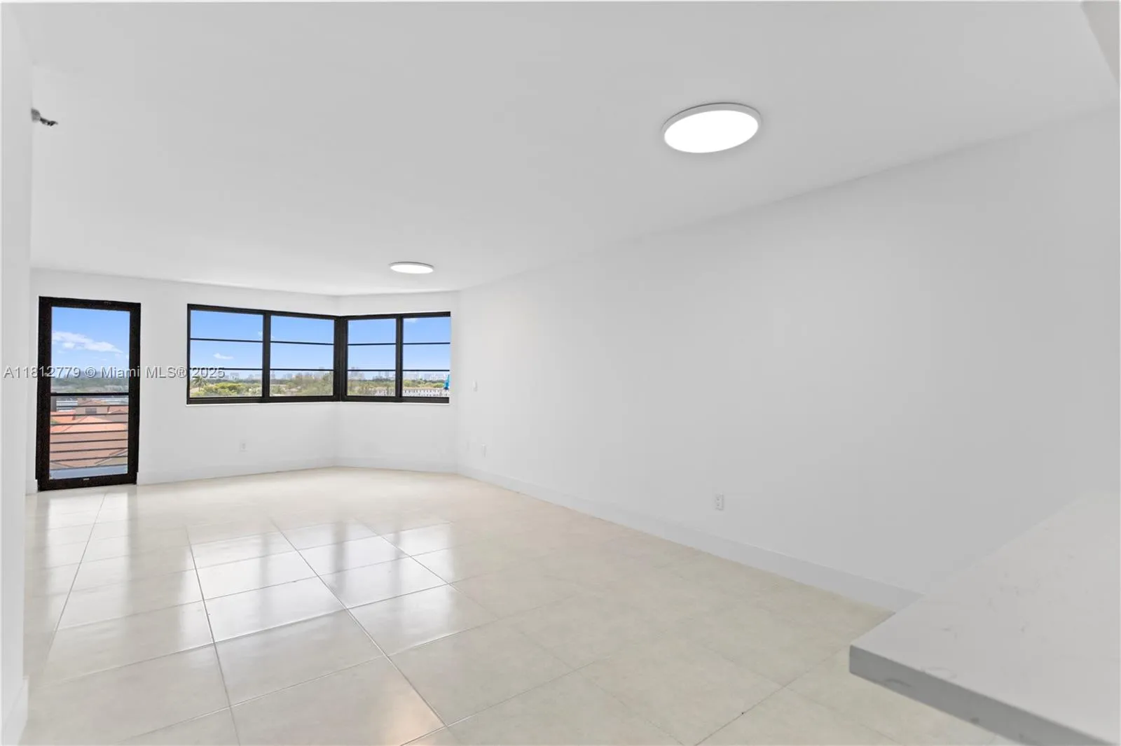 Miami, Florida 33179, United States, 1 Bedroom Bedrooms, ,2 BathroomsBathrooms,Residential,Active,140711