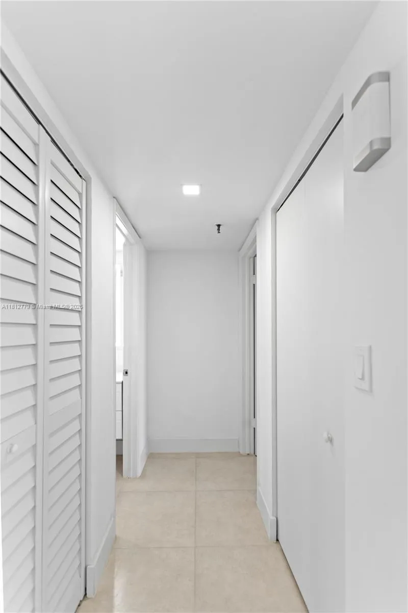 Miami, Florida 33179, United States, 1 Bedroom Bedrooms, ,2 BathroomsBathrooms,Residential,Active,140711