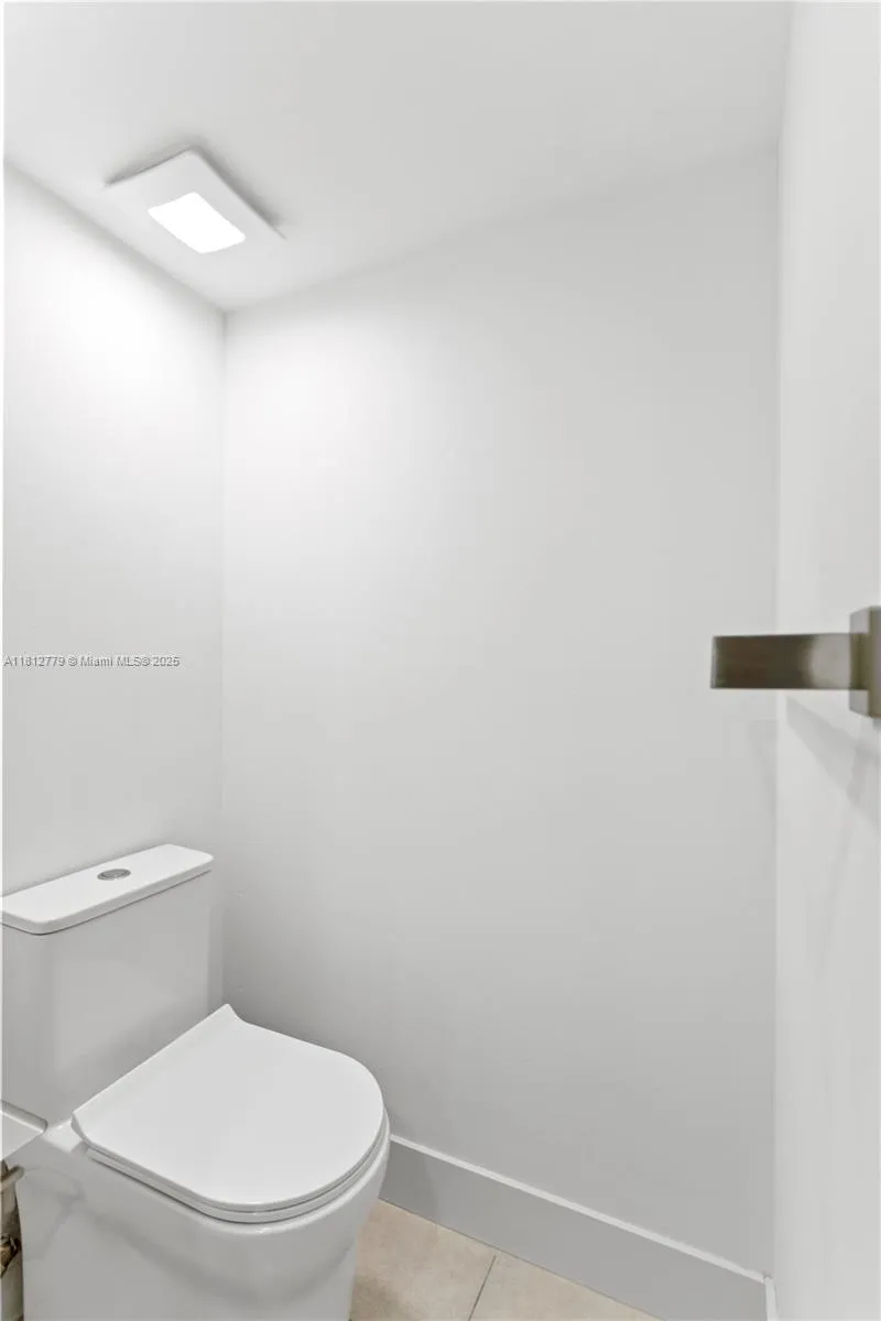 Miami, Florida 33179, United States, 1 Bedroom Bedrooms, ,2 BathroomsBathrooms,Residential,Active,140711