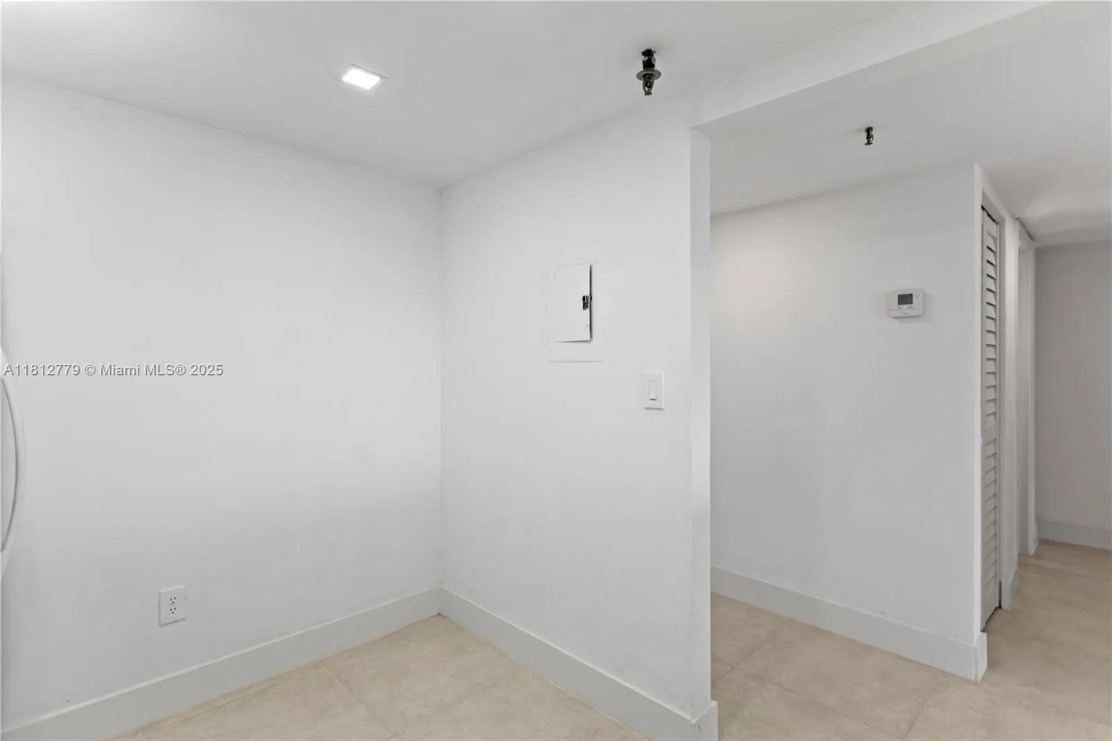 Miami, Florida 33179, United States, 1 Bedroom Bedrooms, ,2 BathroomsBathrooms,Residential,Active,140711