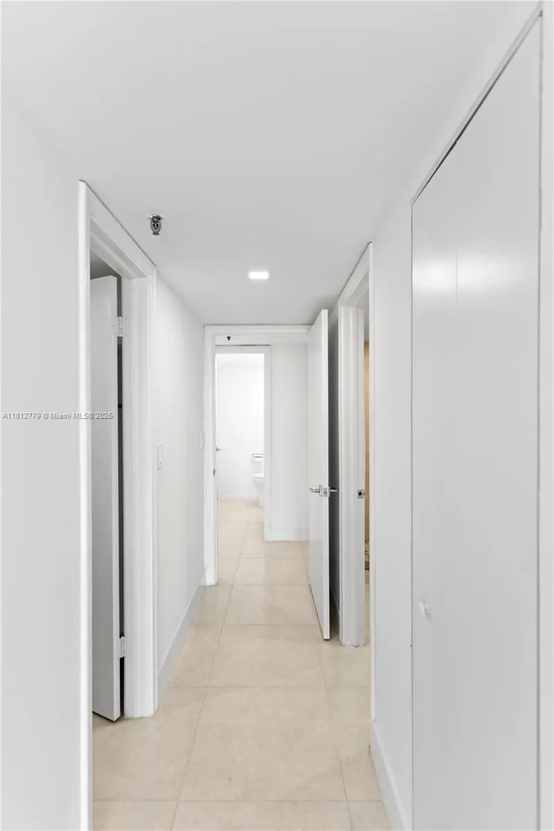 Miami, Florida 33179, United States, 1 Bedroom Bedrooms, ,2 BathroomsBathrooms,Residential,Active,140711