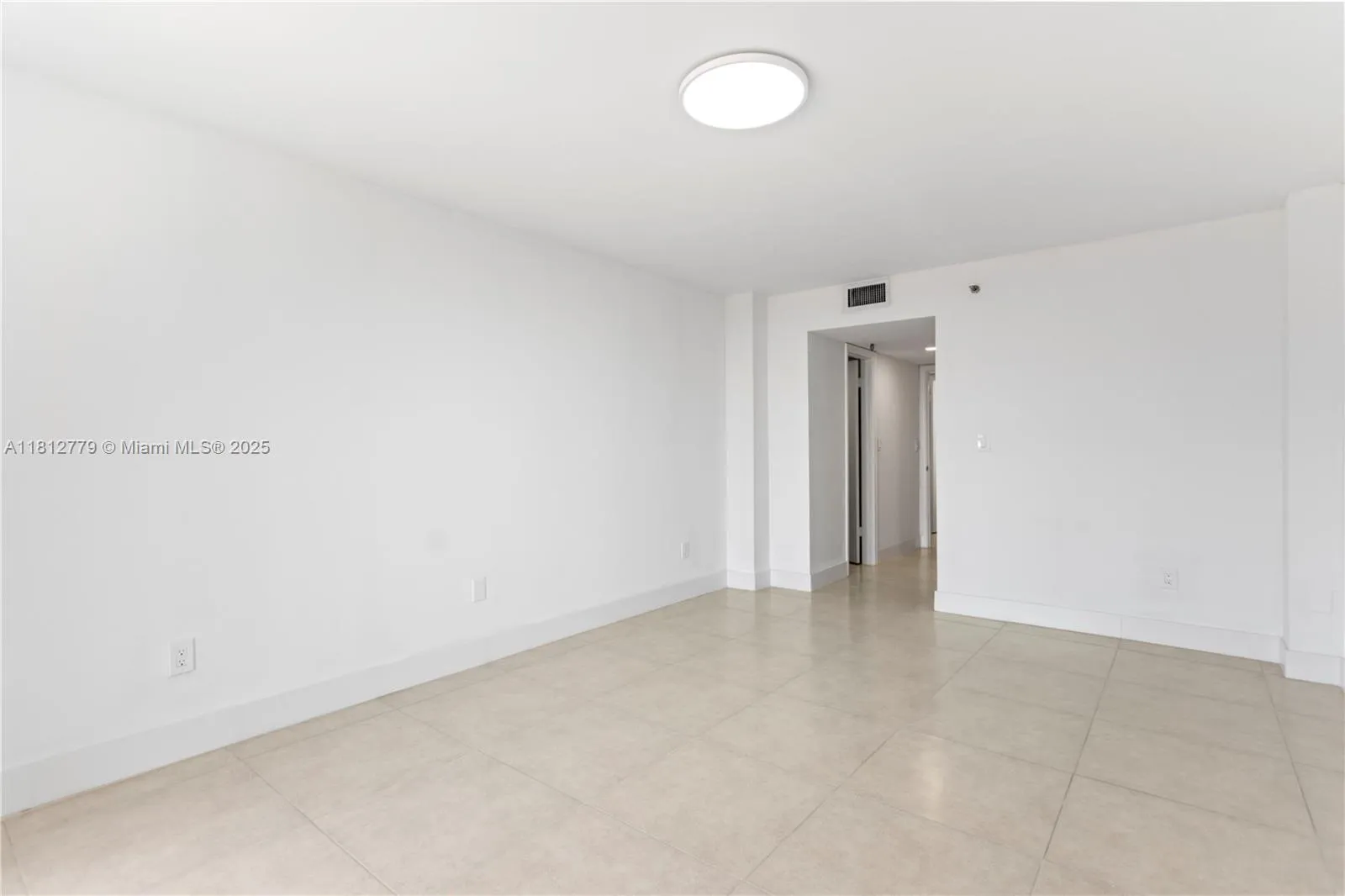 Miami, Florida 33179, United States, 1 Bedroom Bedrooms, ,2 BathroomsBathrooms,Residential,Active,140711