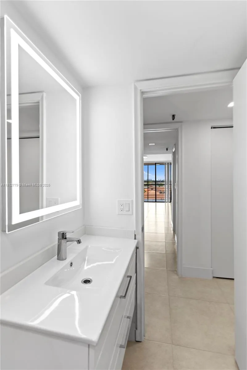 Miami, Florida 33179, United States, 1 Bedroom Bedrooms, ,2 BathroomsBathrooms,Residential,Active,140711