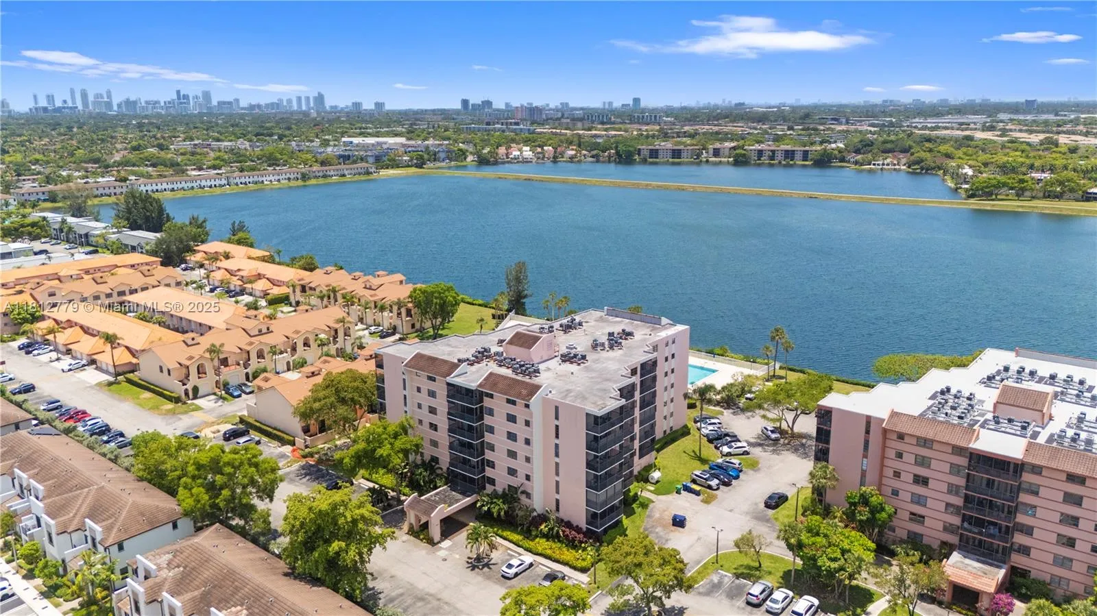 Miami, Florida 33179, United States, 1 Bedroom Bedrooms, ,2 BathroomsBathrooms,Residential,Active,140711