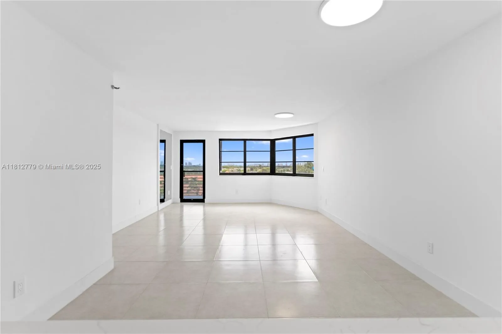 Miami, Florida 33179, United States, 1 Bedroom Bedrooms, ,2 BathroomsBathrooms,Residential,Active,140711