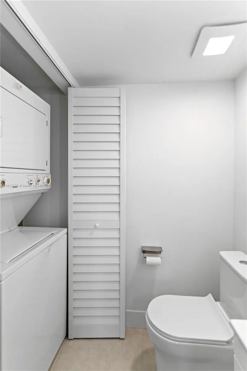 Miami, Florida 33179, United States, 1 Bedroom Bedrooms, ,2 BathroomsBathrooms,Residential,Active,140711