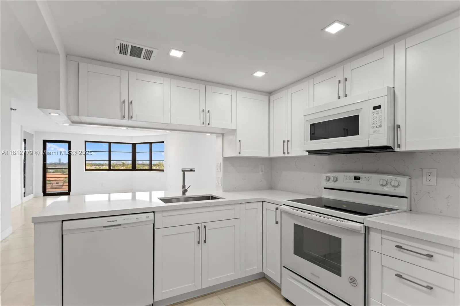 Miami, Florida 33179, United States, 1 Bedroom Bedrooms, ,2 BathroomsBathrooms,Residential,Active,140711