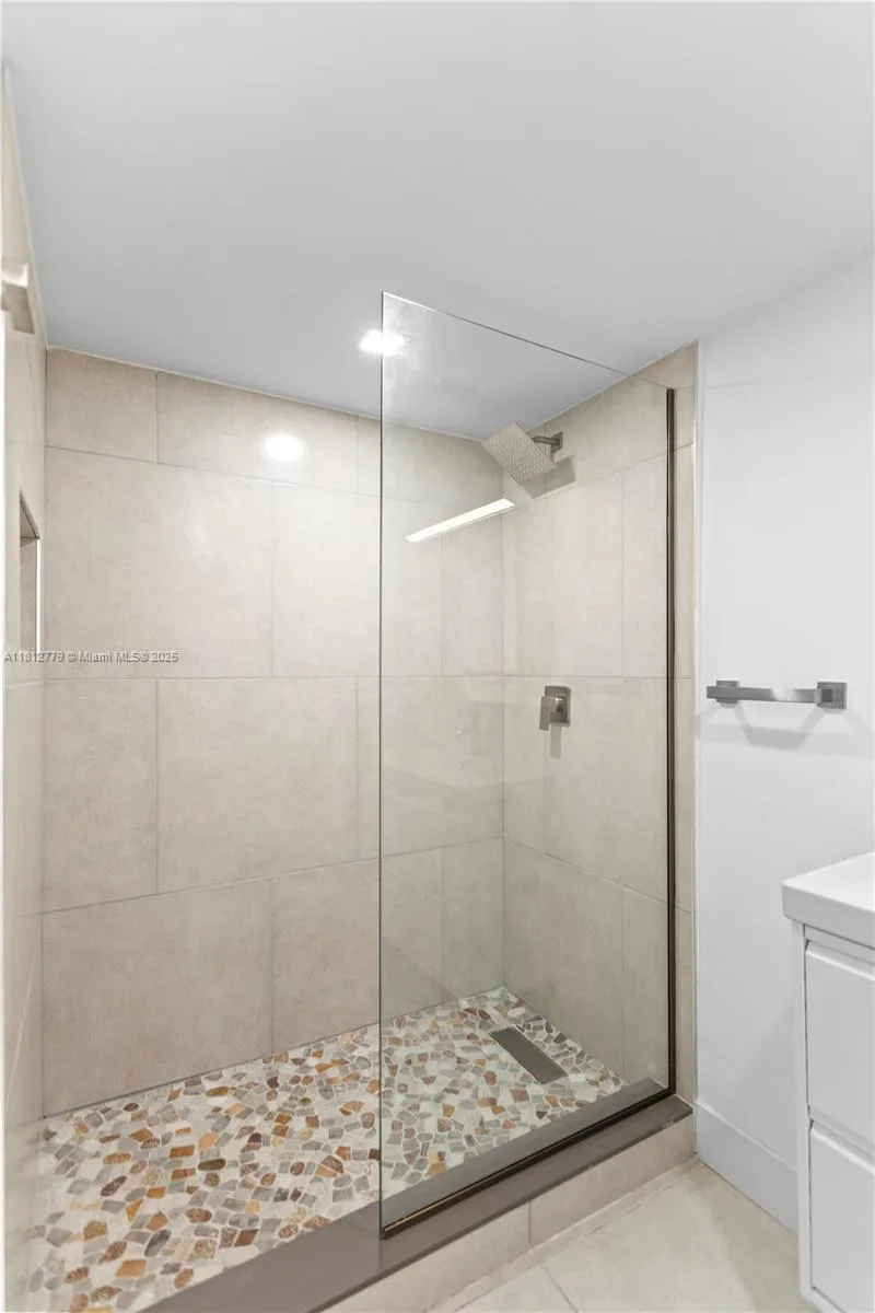 Miami, Florida 33179, United States, 1 Bedroom Bedrooms, ,2 BathroomsBathrooms,Residential,Active,140711