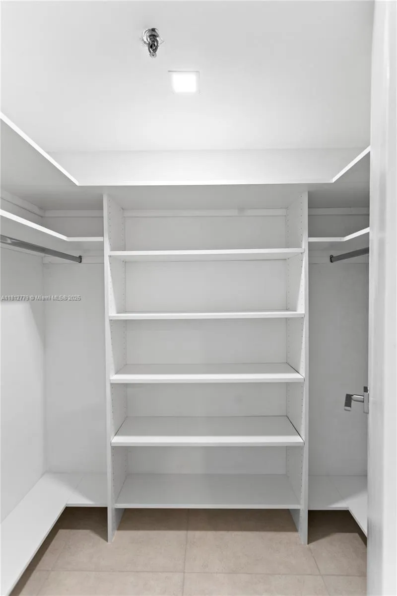 Miami, Florida 33179, United States, 1 Bedroom Bedrooms, ,2 BathroomsBathrooms,Residential,Active,140711