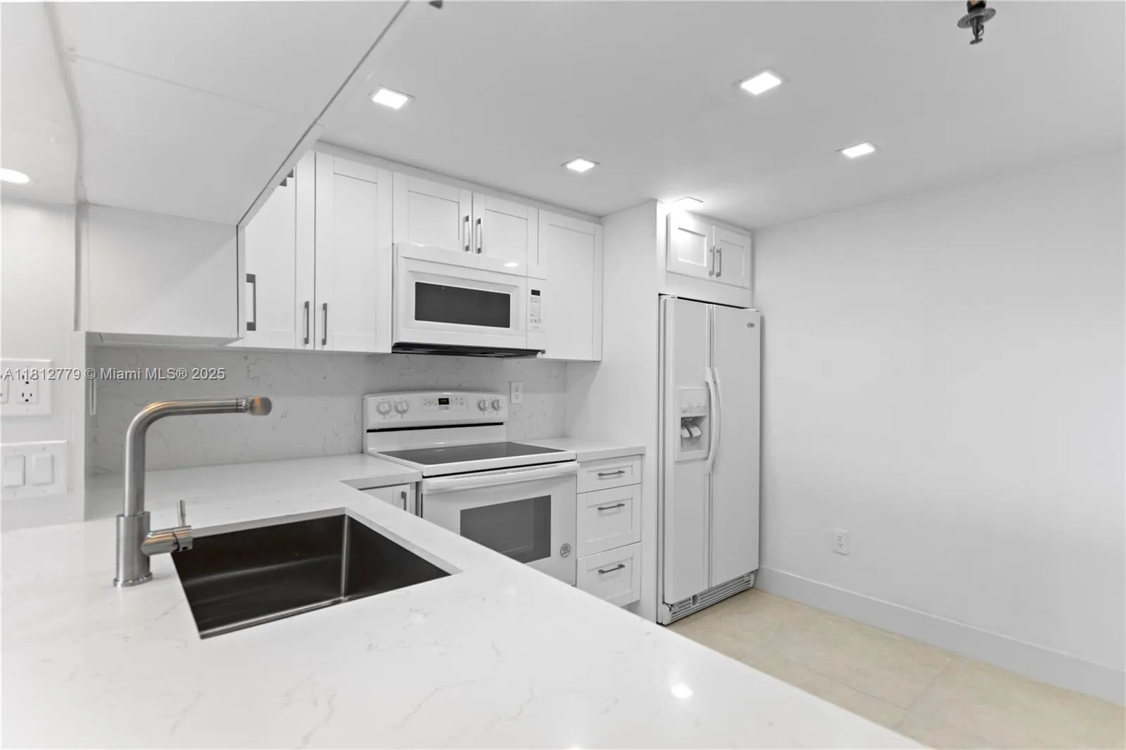 Miami, Florida 33179, United States, 1 Bedroom Bedrooms, ,2 BathroomsBathrooms,Residential,Active,140711