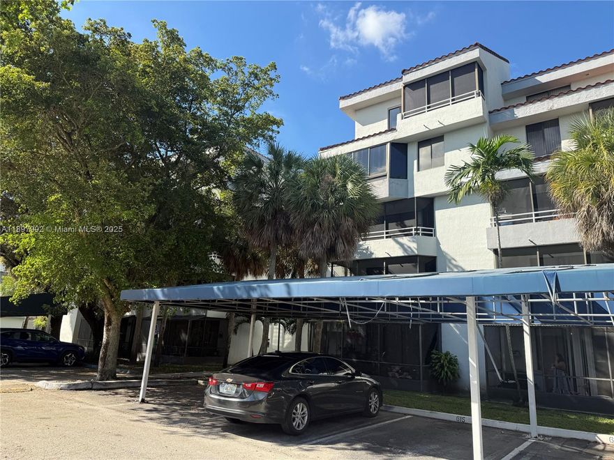 2 BED 1 BATH, MOVE-IN READY, TILE FLOORS, WASHER AND DRYER, SCREENED IN PORCH AND PATIO, NEWER CENTRAL A/C UNIT, EASY TO SHOW.