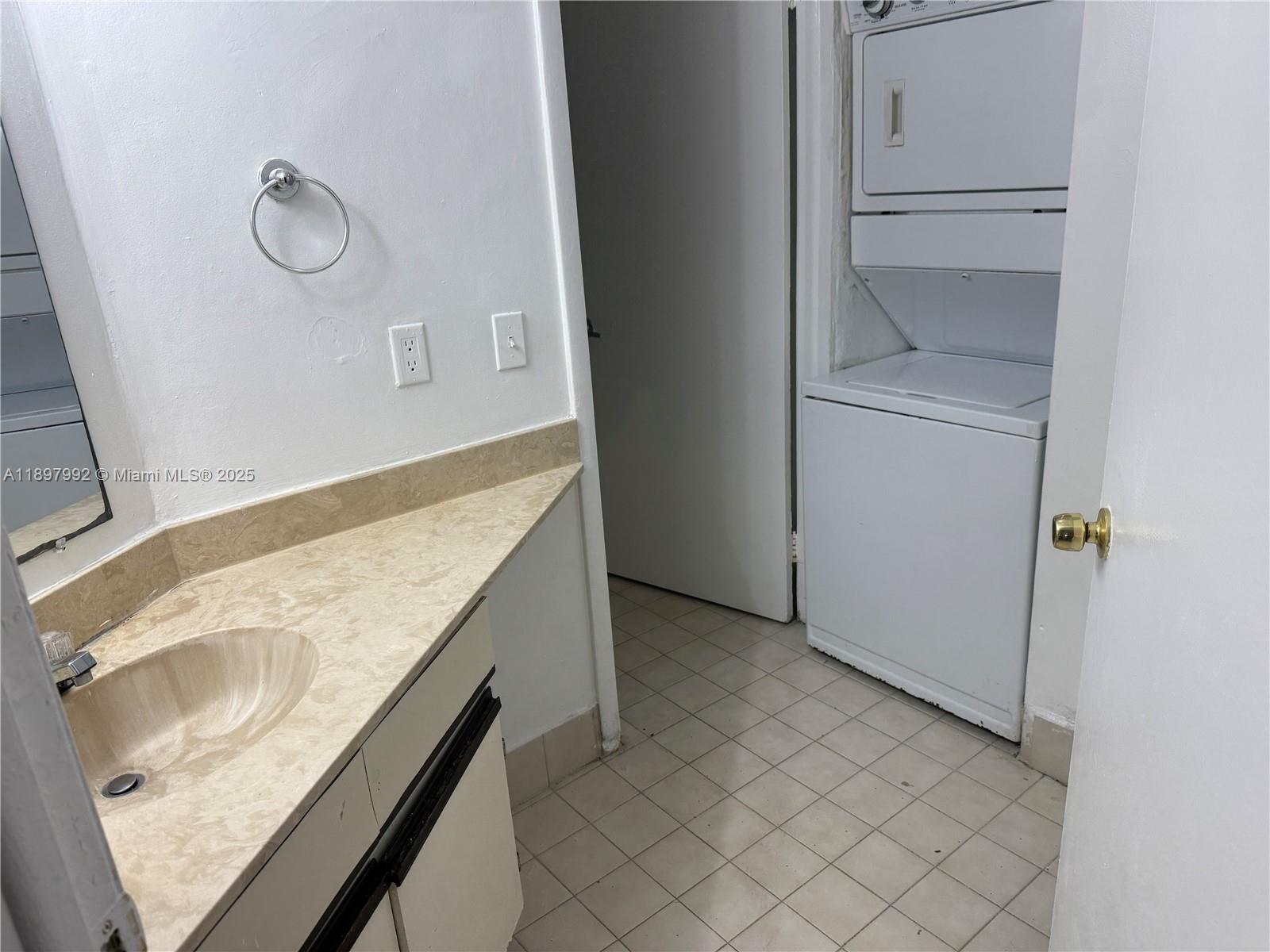 VERABELLA FALLS CONDO - Residential Lease