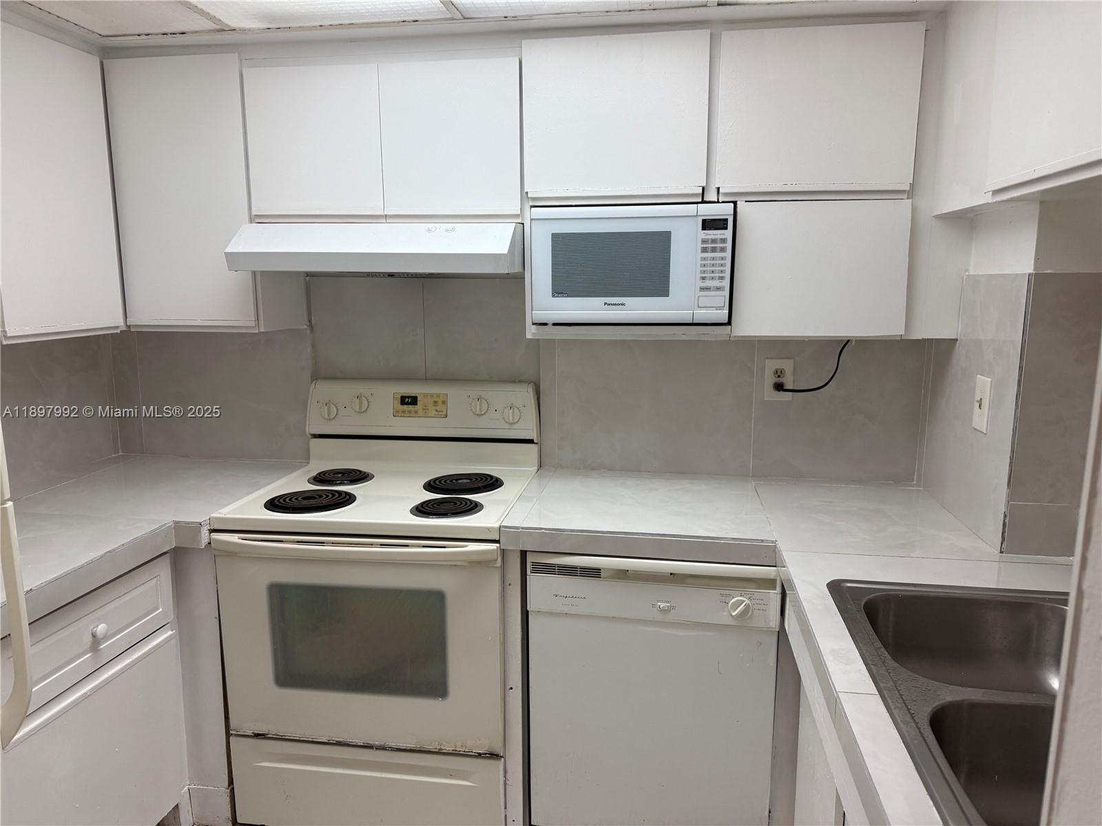 VERABELLA FALLS CONDO - Residential Lease
