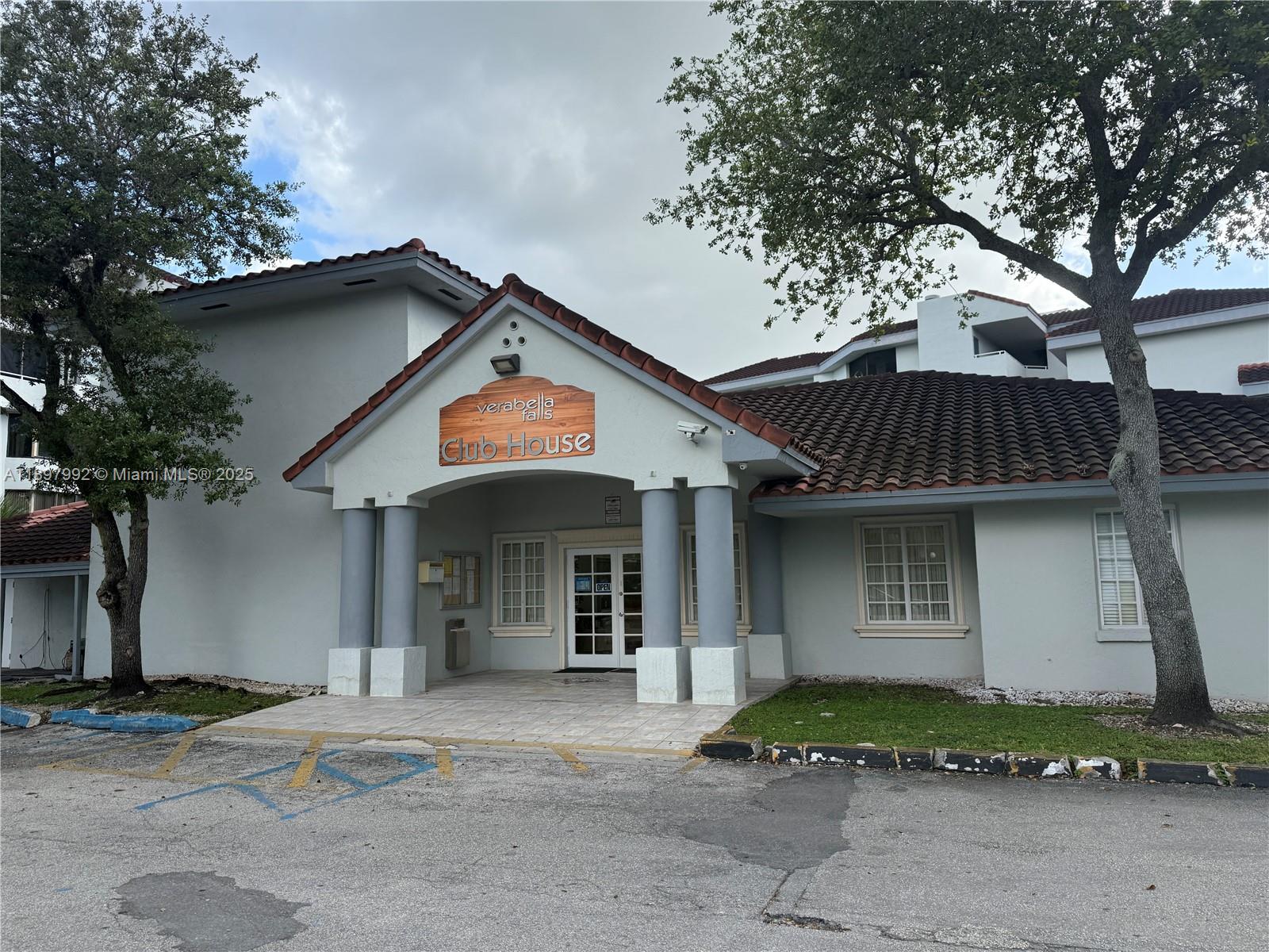 VERABELLA FALLS CONDO - Residential Lease