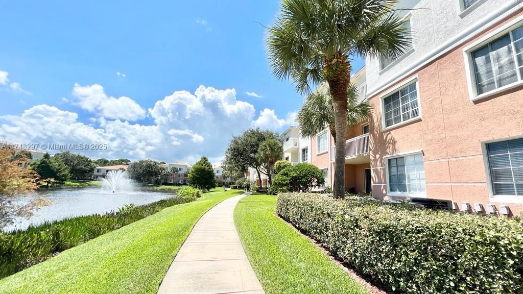 Photo of 6306 W Myrtlewood Cir W #6306, Palm Beach Gardens, FL 33418 (MLS # A11743297)