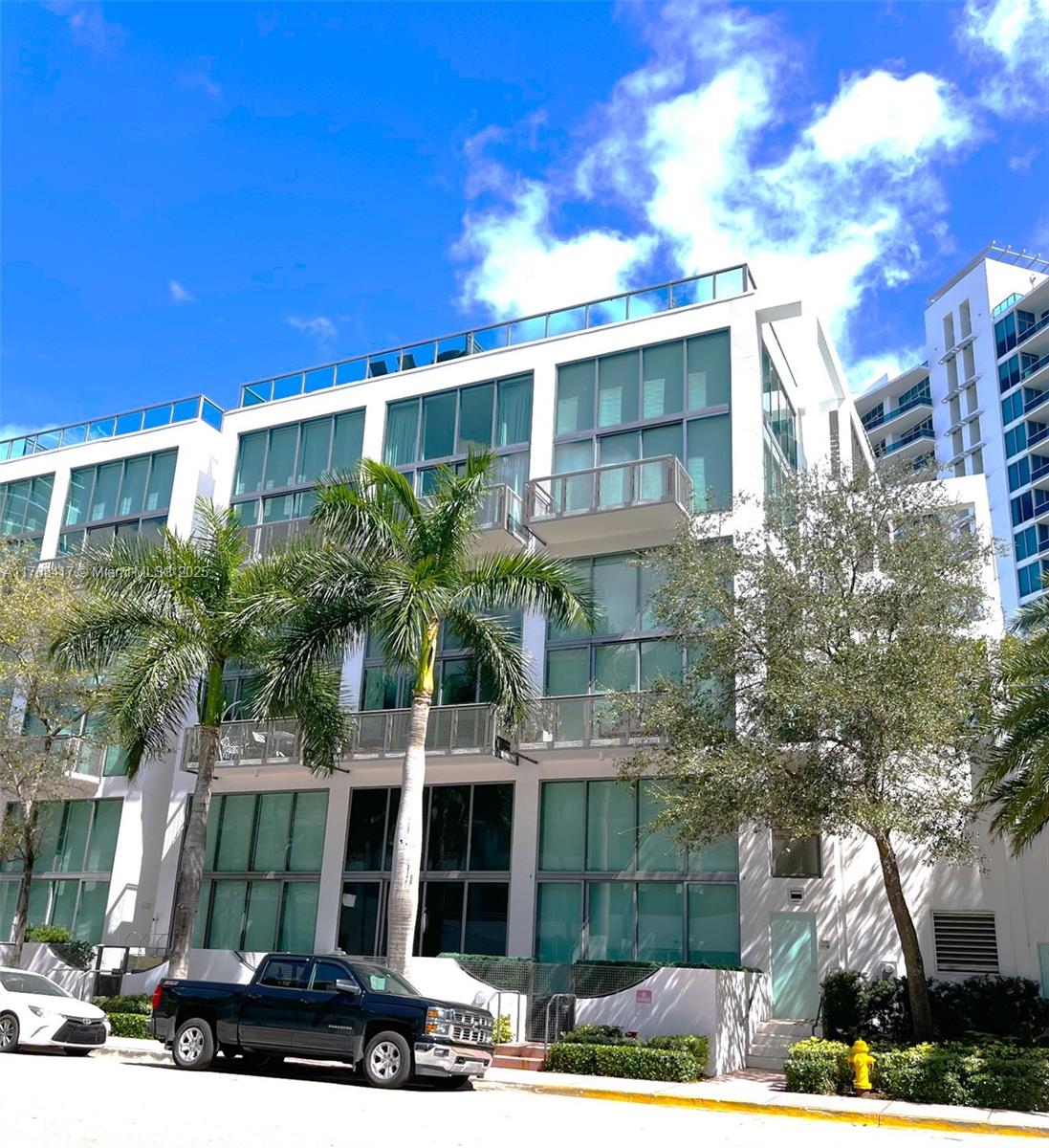 6000 Collins Ave 546
