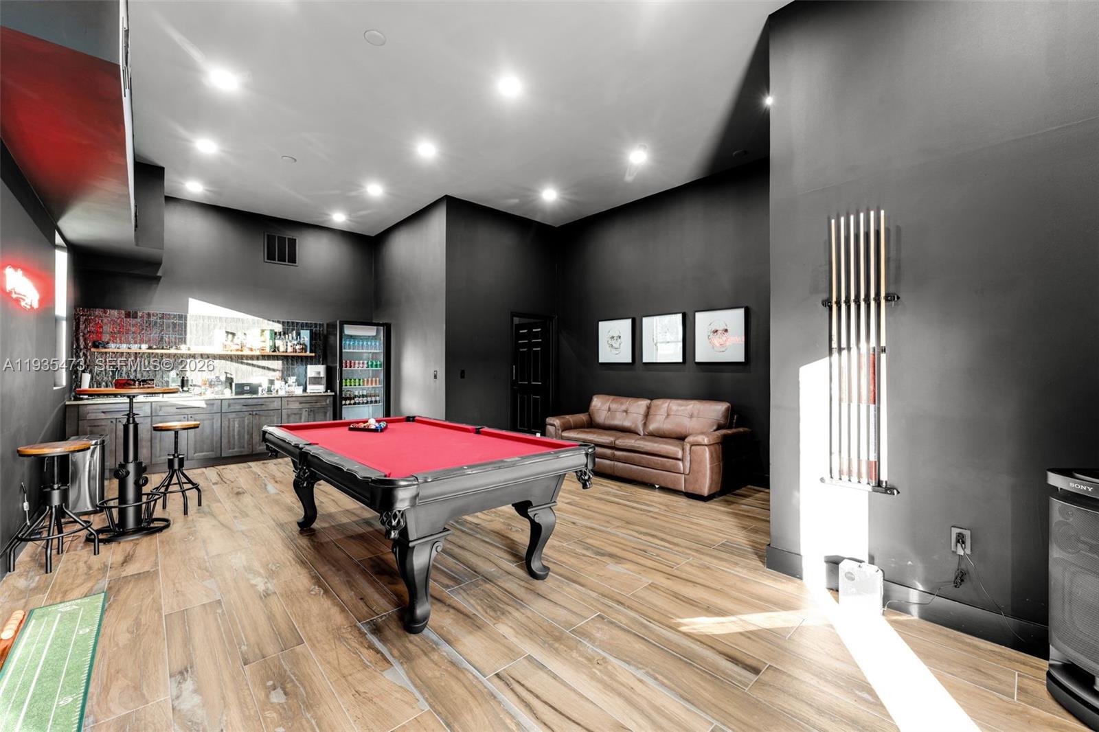 WESTBURY ESTATES - Residential