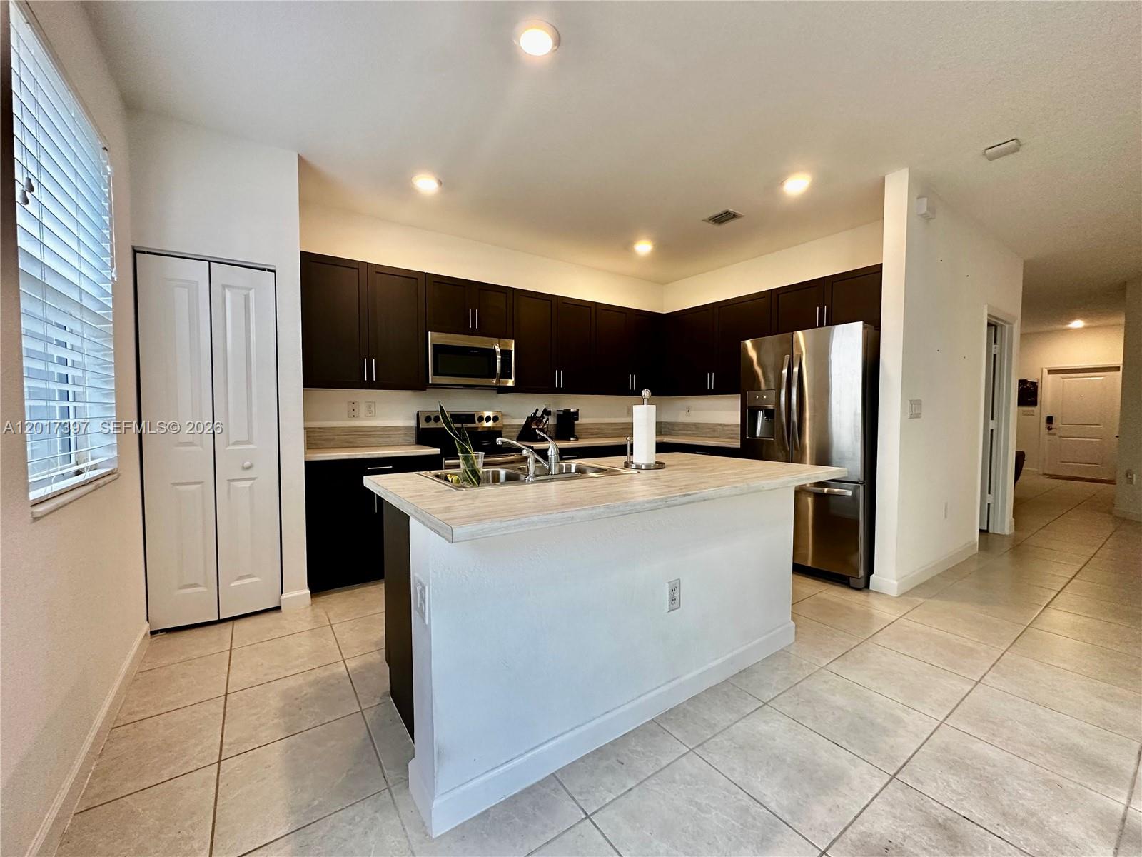 HOMESTEAD PARK OF COMMERC - Residential Lease